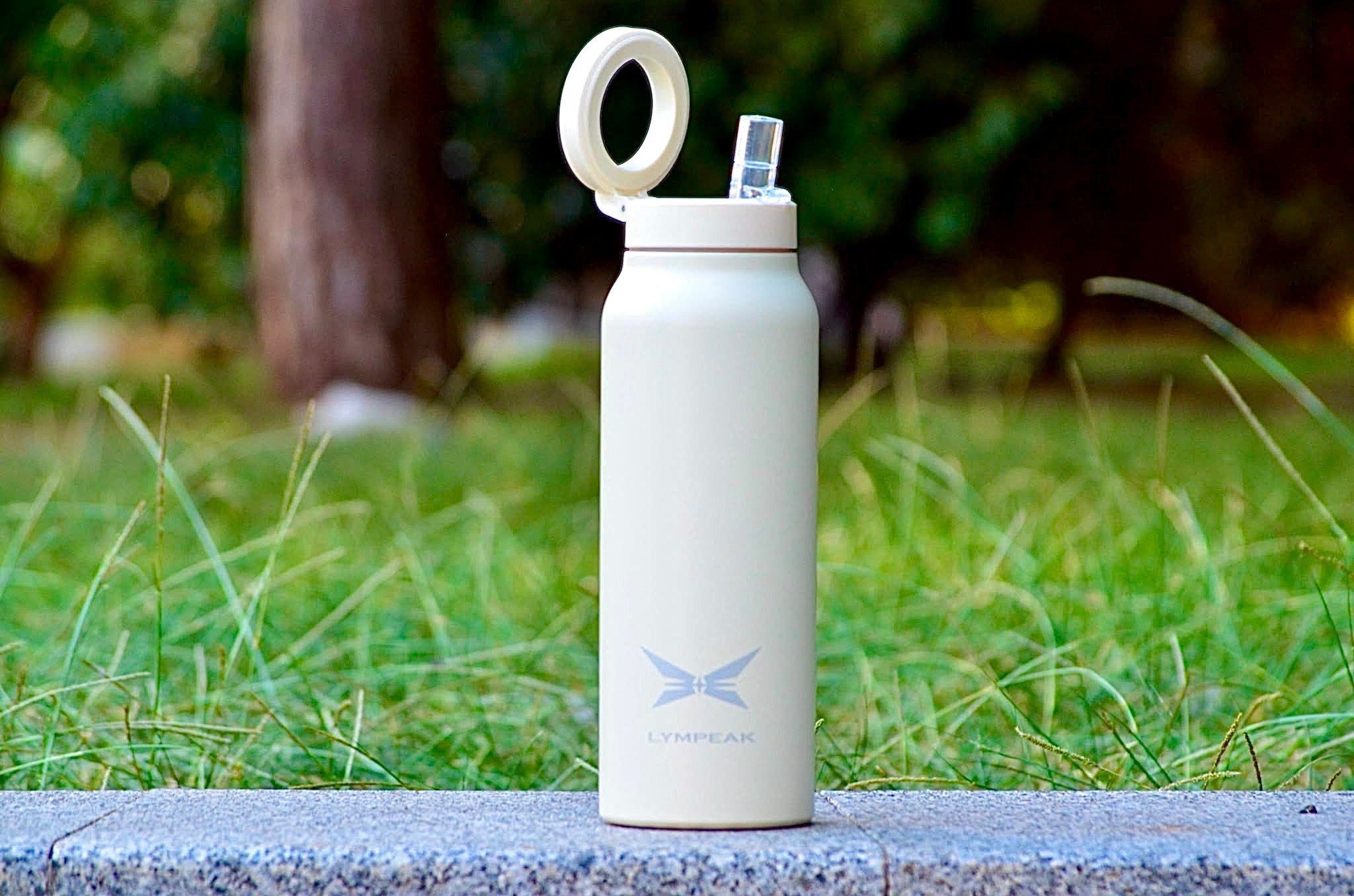 GEZEN | Botella Deportiva con Anillo Magnético 710 ml - Blanco Ivory